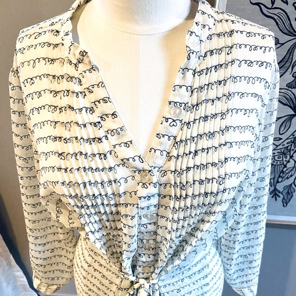 Free People sheer cream blouse w Navy pattern - Picture 3 of 10